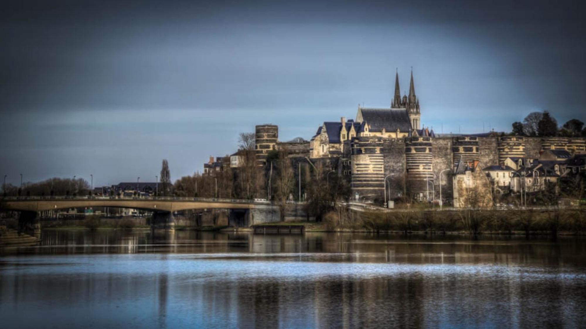 Suite Toussaint - Calme & Authentique Angers Bagian luar foto